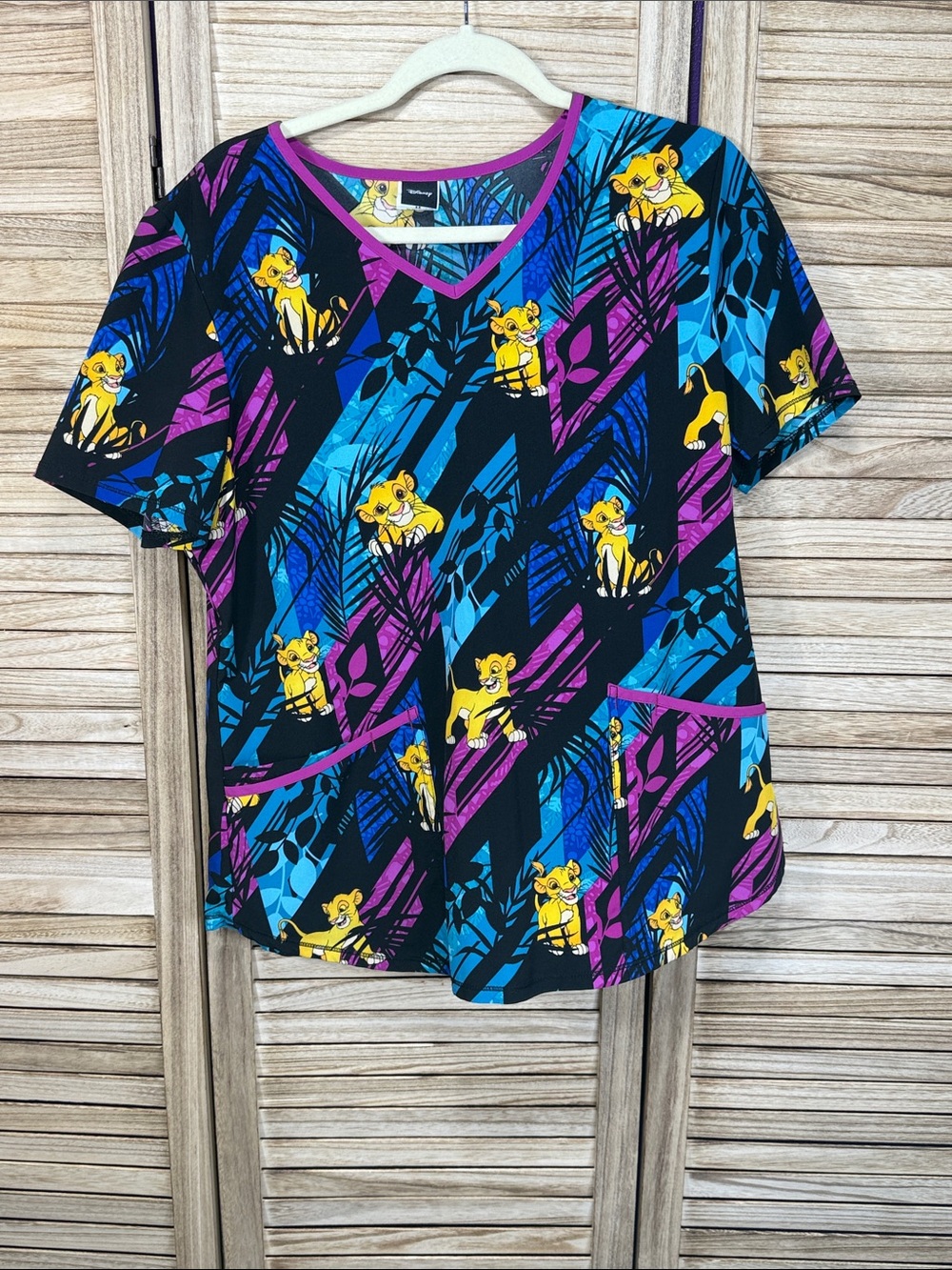 Disney Short Sleeve Scrubs Top Lion King Size M